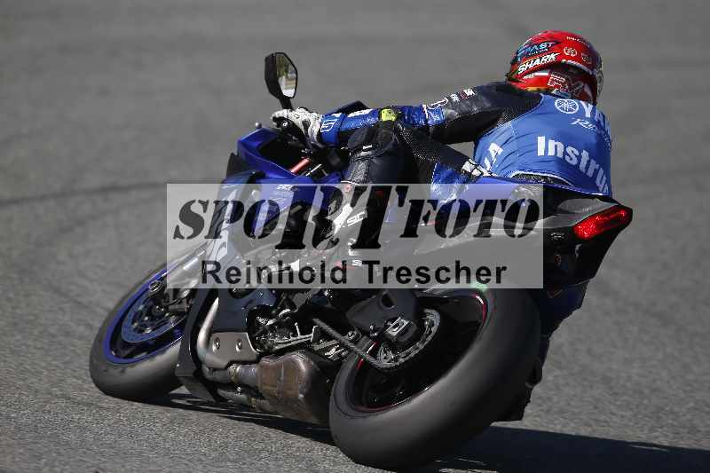 /Archiv-2024/02 29.01.-02.02.2024 Moto Center Thun Jerez/Gruppe blau-blue/backside